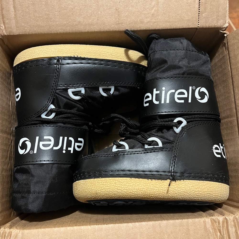 Etirel toddler black and white snow boots